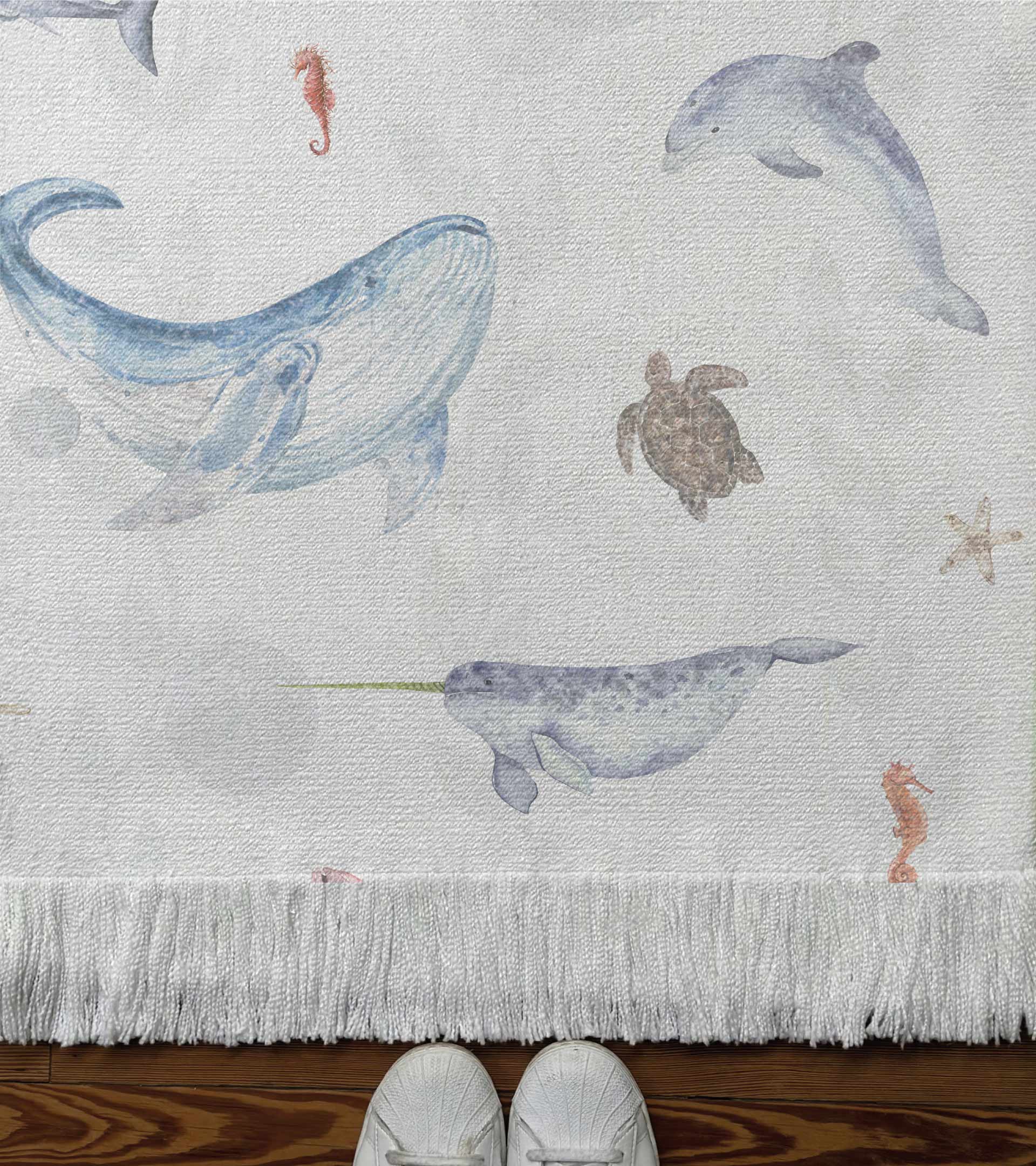 Alfombra tejida con un diseño infantil, mas animales, frutos de mar, ballena, caballito de mar, acuarela