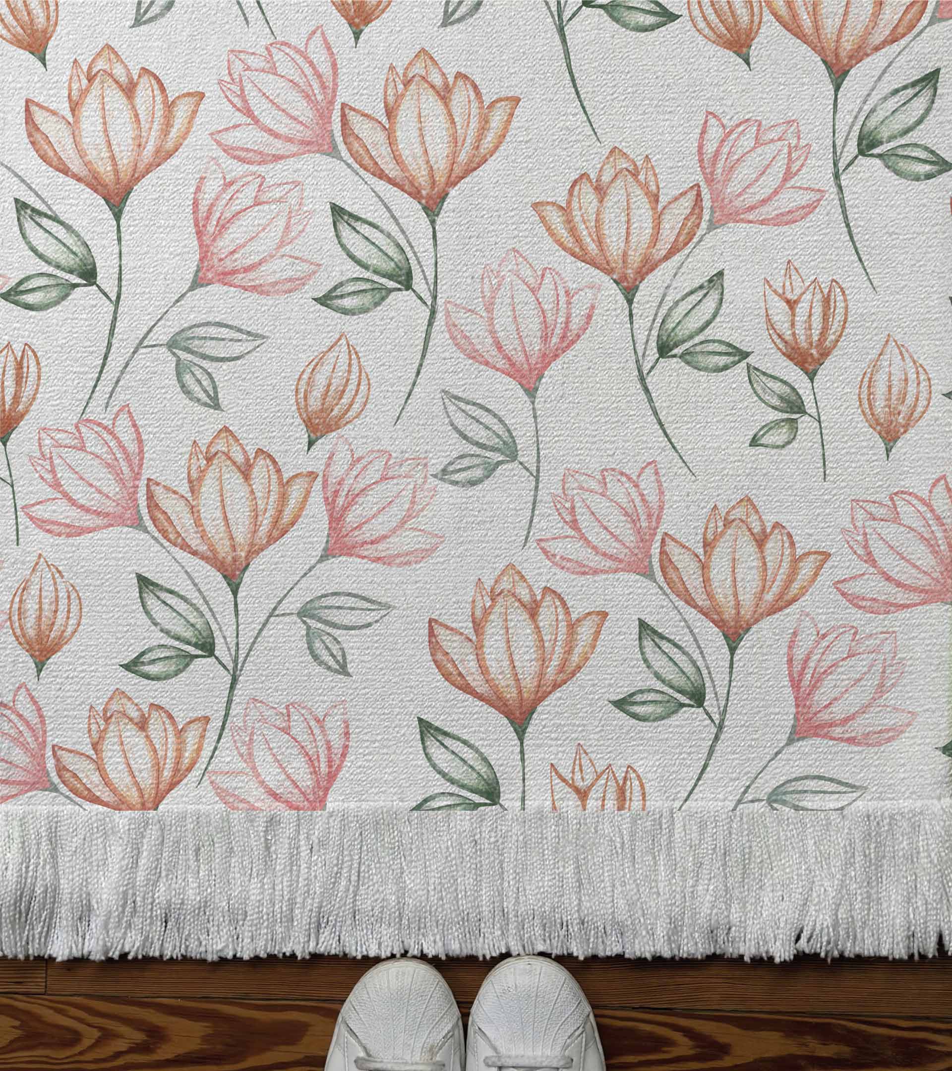 Alfombra tejida con un diseño floral y hojas verdes. Flores naranjas y rosas. Diseño botanico